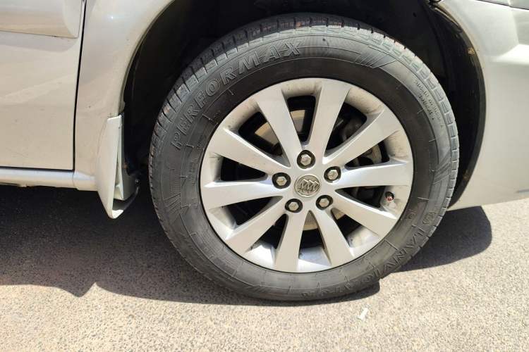 Used Buick GL8 2014 2.4L Classic Edition Right Front Wheel Hub