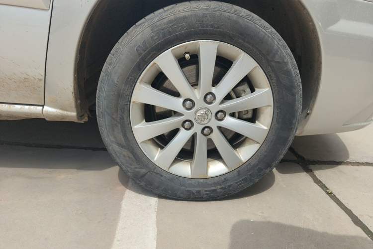 Used Buick GL8 2014 2.4L Comfort Edition Right Front Wheel Hub