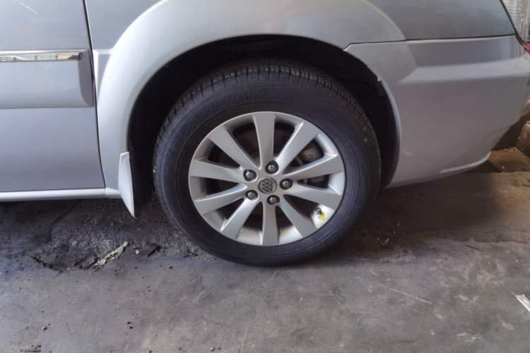 Used Buick GL8 2014 2.4L Classic Edition Right Front Wheel Hub