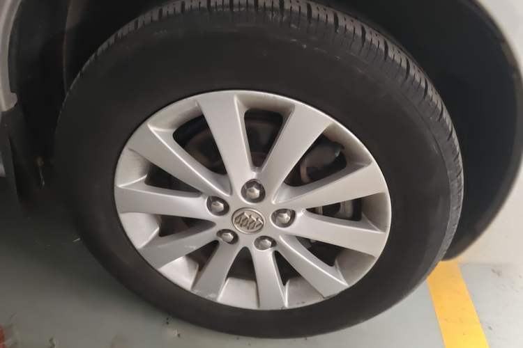 Used Buick GL8 2014 2.4L Comfort Edition Right Front Wheel Hub
