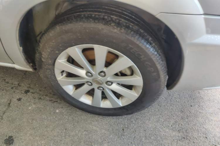 Used Buick GL8 2014 2.4L Executive Edition Right Front Wheel Hub