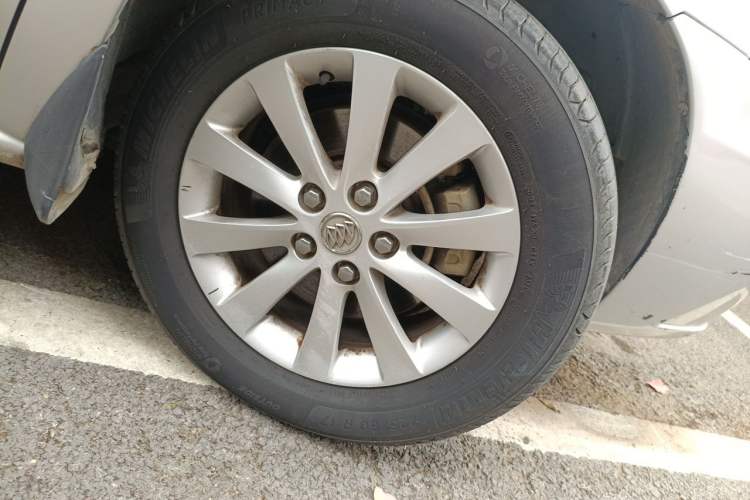 Used Buick GL8 2014 2.4L Classic Edition Right Front Wheel Hub