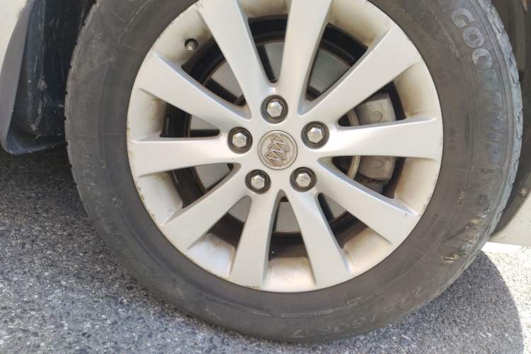 Used Buick GL8 2014 2.4L Classic Edition Right Front Wheel Hub