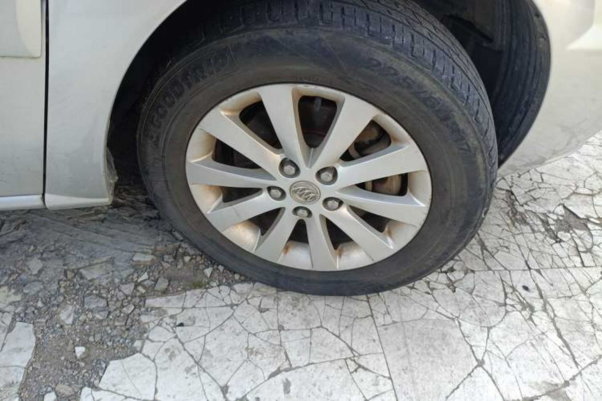 Used Buick GL8 2014 2.4L Classic Edition Right Front Wheel Hub