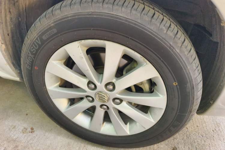 Used Buick GL8 2014 2.4L Executive Edition Right Front Wheel Hub