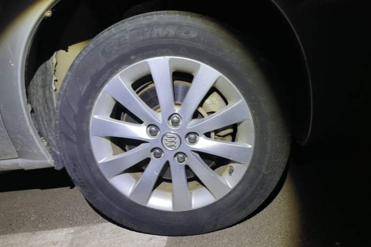 Used Buick GL8 2014 2.4L Classic Edition Right Front Wheel Hub