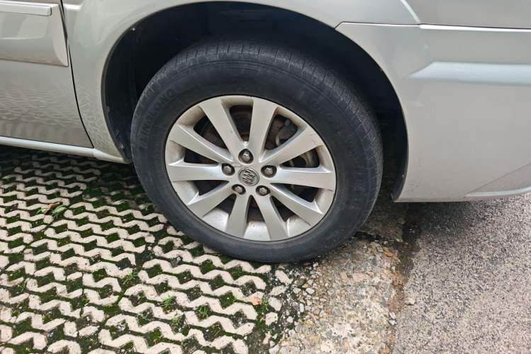 Used Buick GL8 2014 2.4L Classic Edition Right Front Wheel Hub