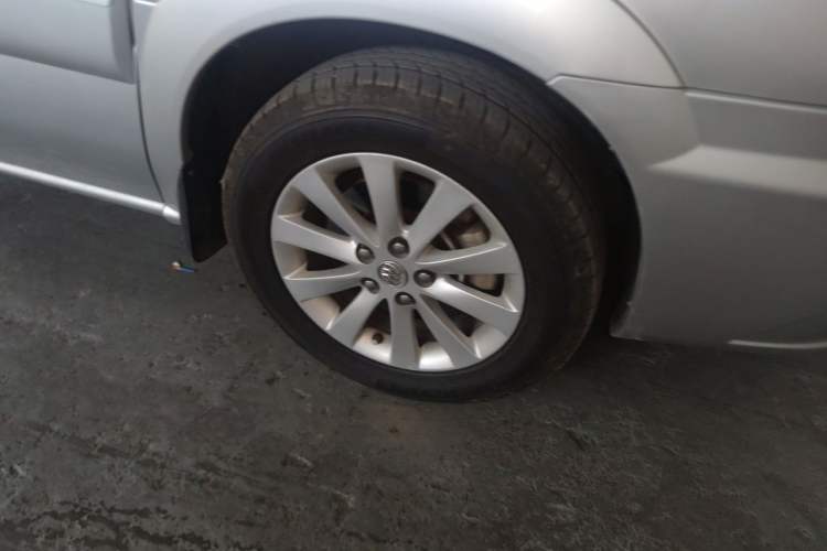 Used Buick GL8 2014 2.4L Executive Edition Right Front Wheel Hub