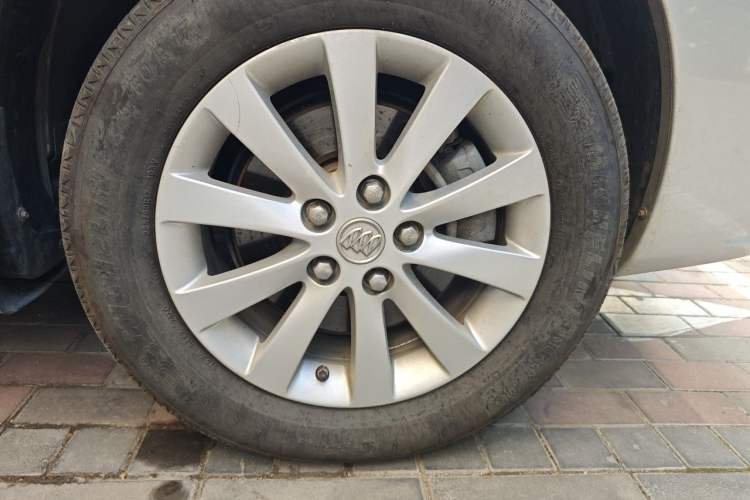 Used Buick GL8 2014 2.4L Classic Edition Right Front Wheel Hub