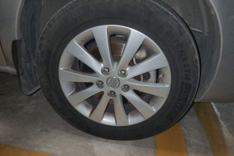 Used Buick GL8 2014 2.4L Classic Edition Right Front Wheel Hub