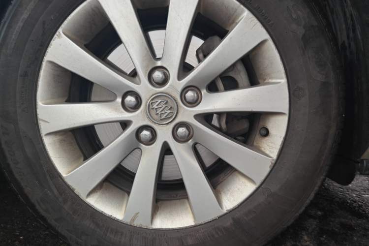 Used Buick GL8 2014 2.4L LT Luxury Business Executive Edition Right Front Wheel Hub