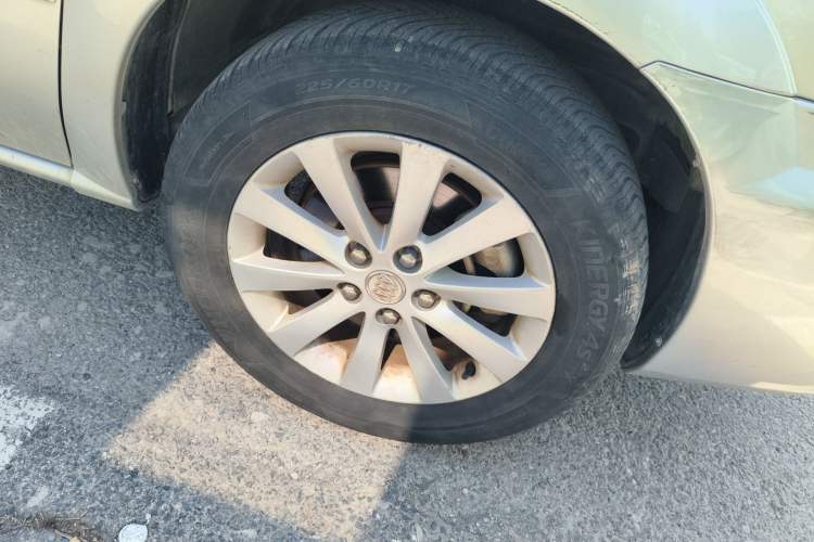 Used Buick GL8 2014 2.4L Executive Edition Right Front Wheel Hub