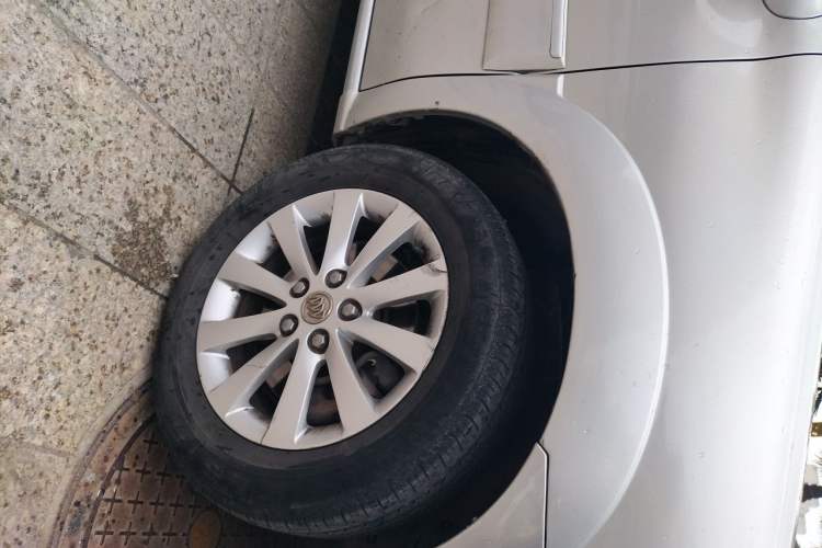 Used Buick GL8 2014 2.4L Classic Edition Right Front Wheel Hub