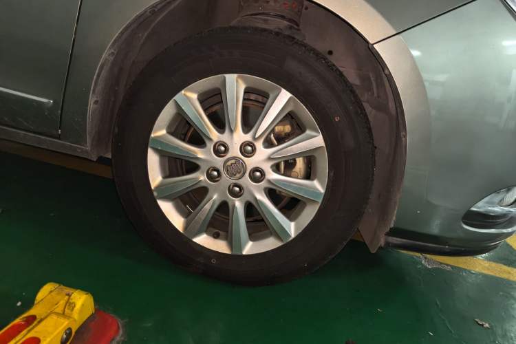Used Buick GL8 2014 3.0L GT Luxury Business Haoya Edition Right Front Wheel Hub