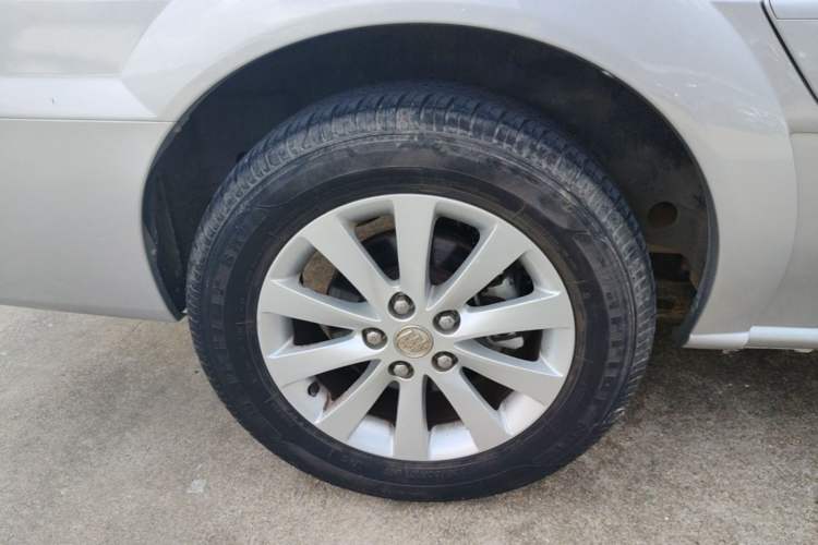 Used Buick GL8 2014 2.4L Classic Edition Right Rear Wheel Hub