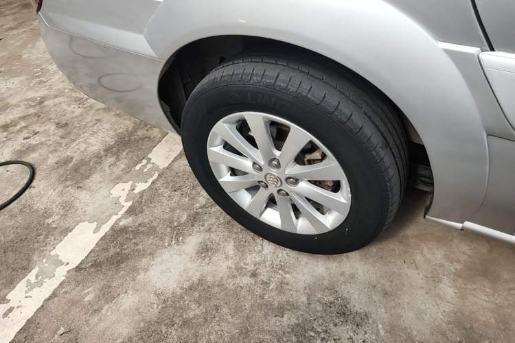 Used Buick GL8 2014 2.4L Executive Edition Right Rear Wheel Hub