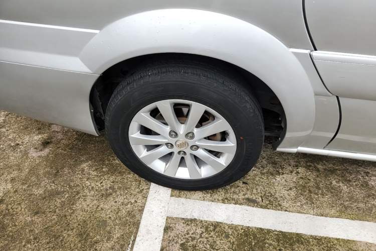 Used Buick GL8 2014 2.4L Classic Edition Right Rear Wheel Hub