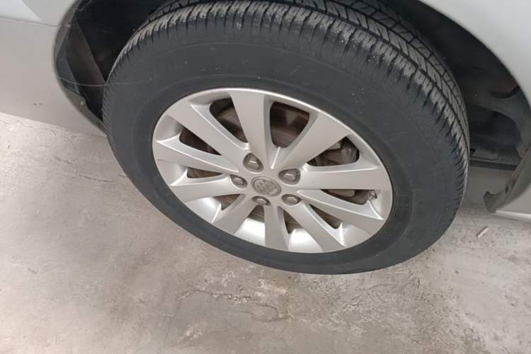 Used Buick GL8 2014 2.4L Classic Edition Right Rear Wheel Hub