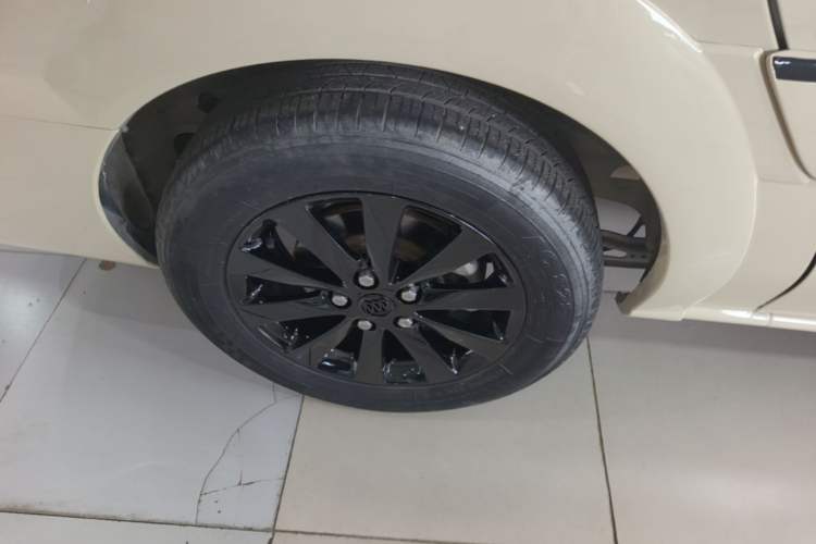 Used Buick GL8 2014 2.4L Classic Edition Right Rear Wheel Hub