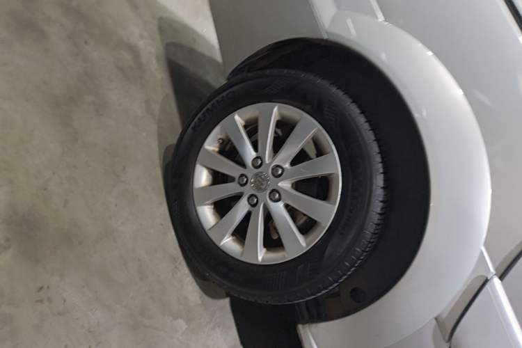 Used Buick GL8 2014 2.4L Classic Edition Right Rear Wheel Hub