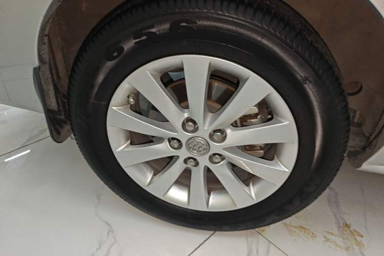 Used Buick GL8 2014 2.4L Classic Edition Right Rear Wheel Hub