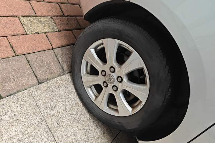Used Buick GL8 2014 3.0L GT Luxury Business Haoya Edition Right Rear Wheel Hub
