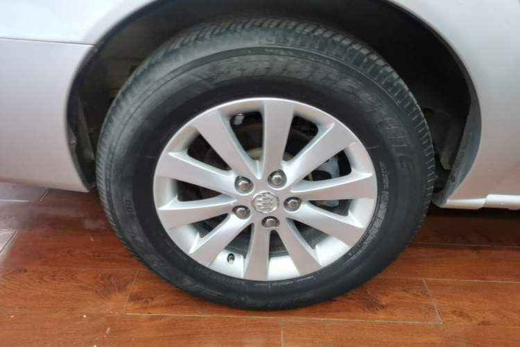 Used Buick GL8 2014 2.4L Classic Edition Right Rear Wheel Hub