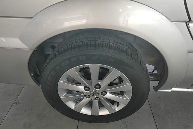 Used Buick GL8 2014 2.4L Classic Edition Right Rear Wheel Hub