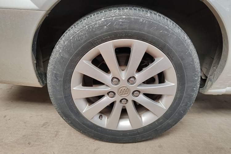 Used Buick GL8 2014 2.4L Classic Edition Right Rear Wheel Hub