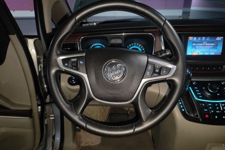 Used Buick GL8 2014 3.0L GT Luxury Business Haoya Edition Steering Wheel