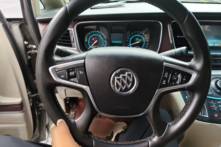 Used Buick GL8 2014 3.0L XT Luxury Business Flagship Edition Steering Wheel