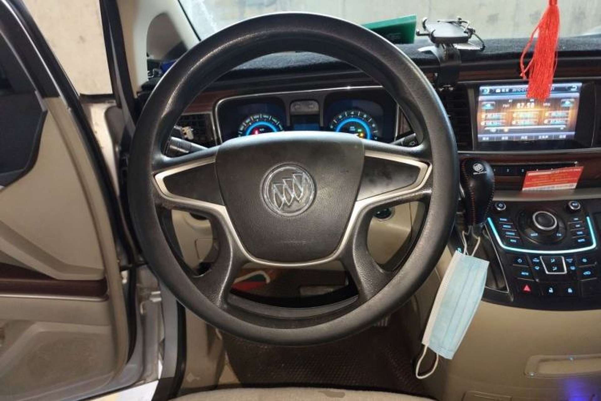 Used Buick GL8 2014 2.4L CT Luxury Business Comfort Edition Steering Wheel