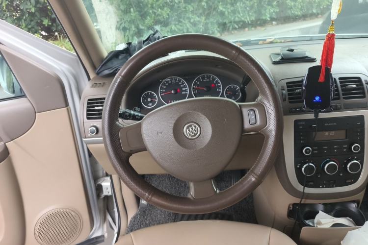 Used Buick GL8 2014 2.4L Comfort Edition Steering Wheel