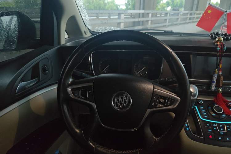 Used Buick GL8 2014 2.4L LT Luxury Business Executive Edition Steering Wheel
