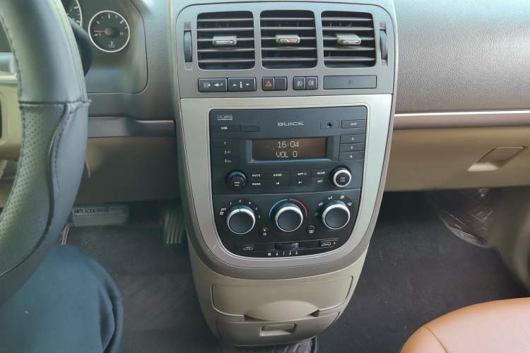 Used Buick GL8 2014 2.4L Classic Edition Audio And AC Panel