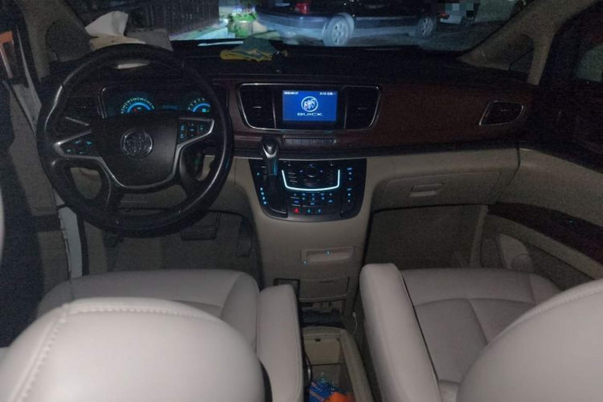 Used Buick GL8 2014 2.4L Executive Edition Center Console