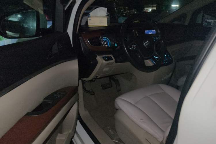 Used Buick GL8 2014 2.4L Executive Edition Driver Seat