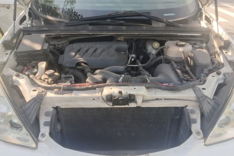 Used Buick GL8 2014 2.4L Comfort Edition Engine Bay