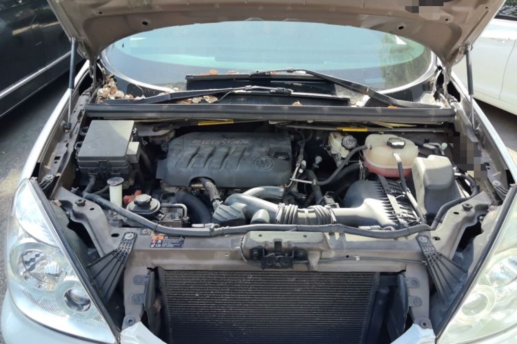 Used Buick GL8 2014 2.4L Classic Edition Engine Bay