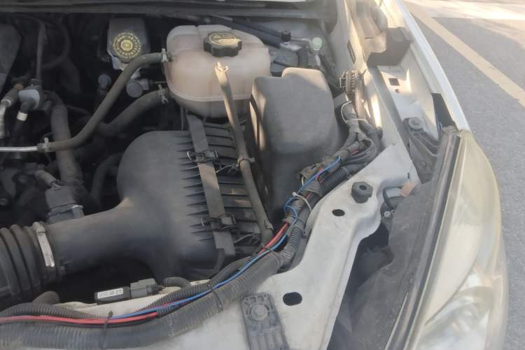 Used Buick GL8 2014 2.4L Comfort Edition Engine Bay Left