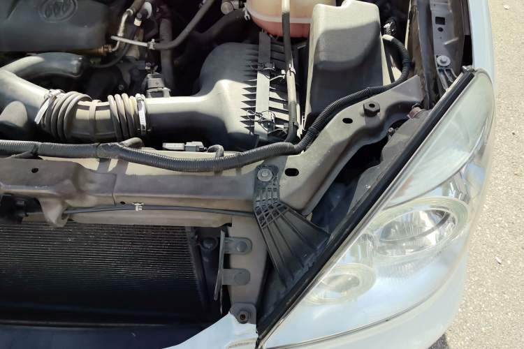 Used Buick GL8 2014 2.4L Classic Edition Engine Bay Left