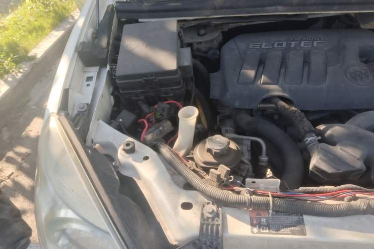 Used Buick GL8 2014 2.4L Comfort Edition Engine Bay Right