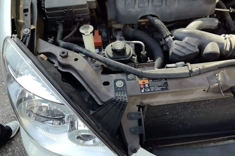 Used Buick GL8 2014 2.4L Classic Edition Engine Bay Right