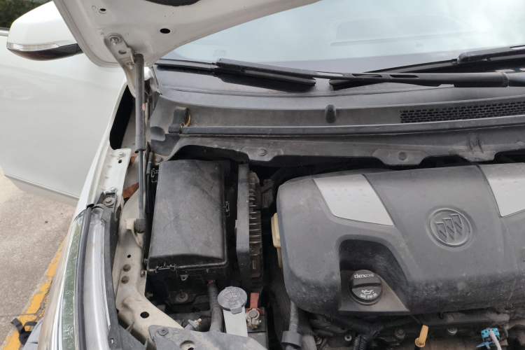 Used Buick GL8 2014 3.0L XT Luxury Business Flagship Edition Engine Bay Right