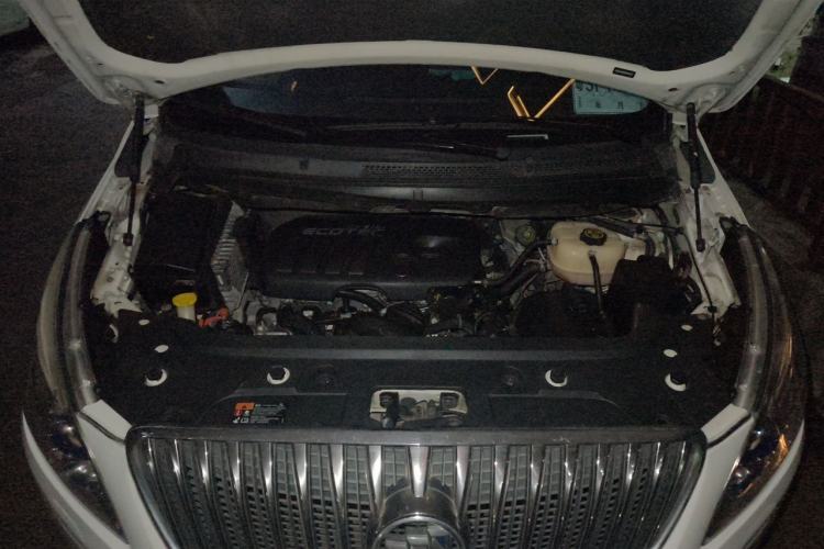 Used Buick GL8 2014 2.4L Executive Edition Engine Bay