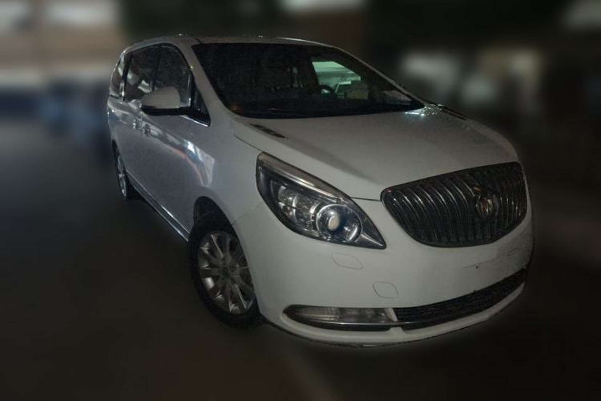 Used Buick GL8 2014 2.4L Executive Edition Front Right 45 Deg