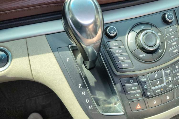 Used Buick GL8 2014 3.0L GT Luxury Business Haoya Edition Gear Lever