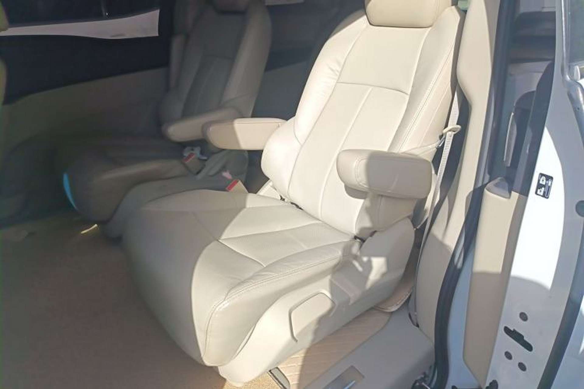 Used Buick GL8 2014 3.0L XT Luxury Business Flagship Edition Left Rear Seat