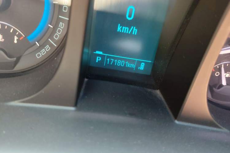 Used Buick GL8 2014 3.0L GT Luxury Business Haoya Edition Odometer Close Up