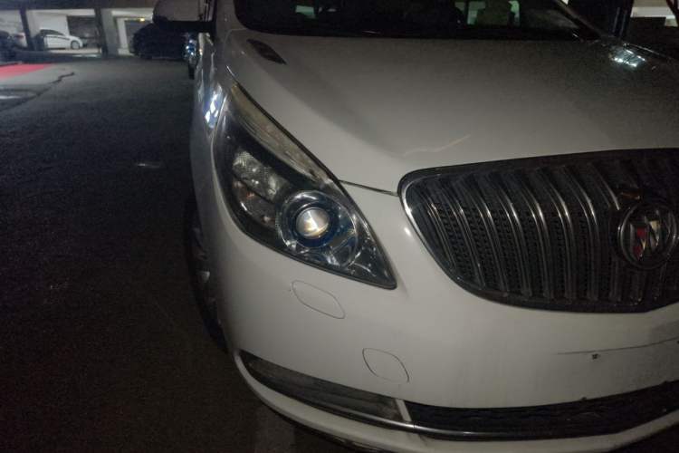 Used Buick GL8 2014 2.4L Executive Edition Right Front Headlight